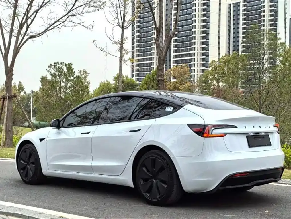 Tesla Model 3 — фото 4