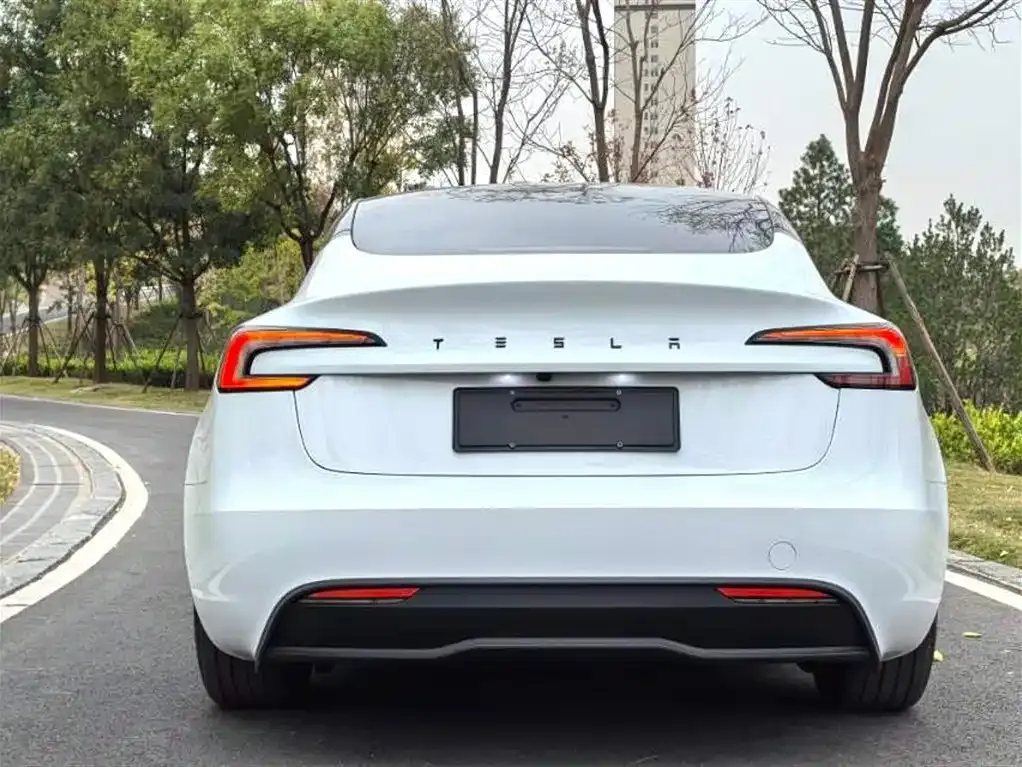 Tesla Model 3 — фото 3