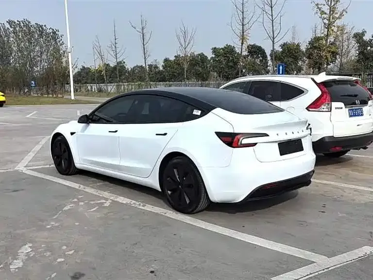 Tesla Model 3 — фото 5