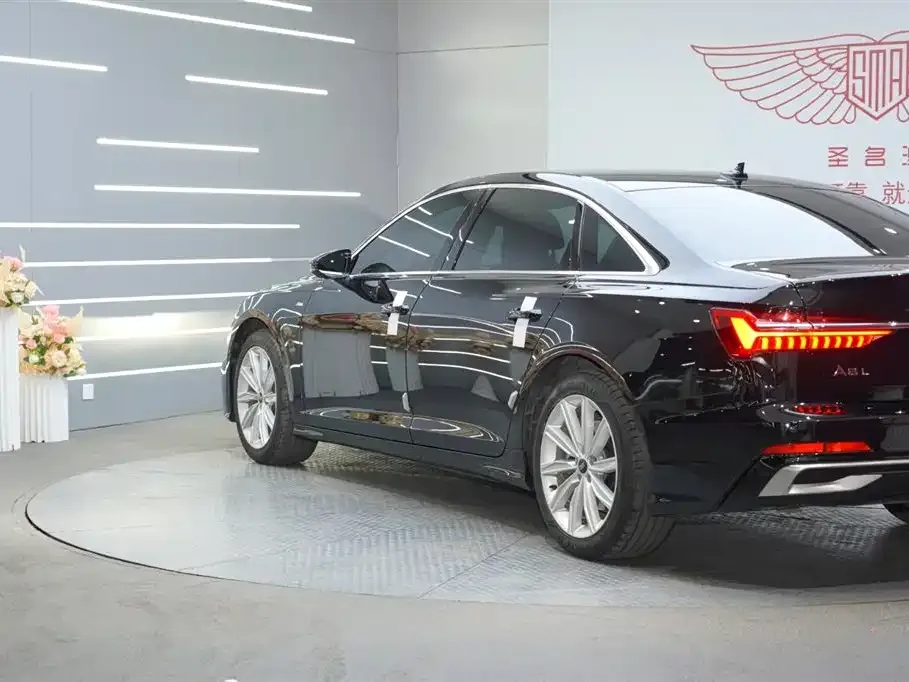Audi A6L — фото 10