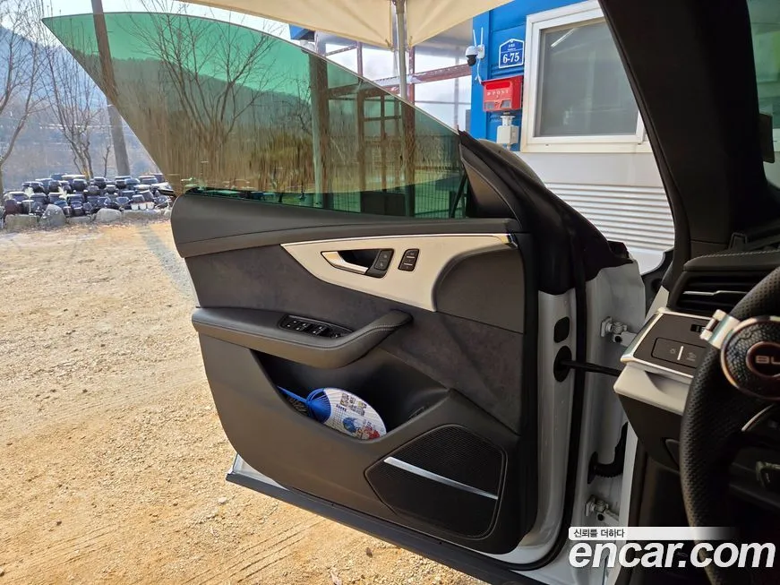 Audi Q8 2023 из KR, фото 9