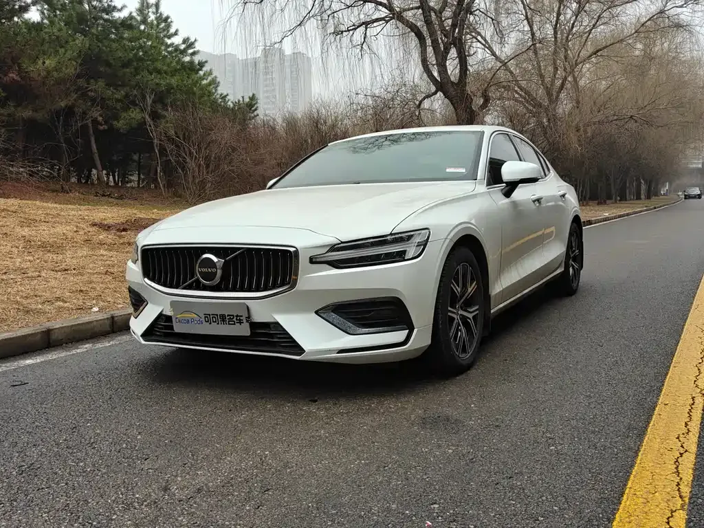 Volvo S60 2023 из CN, фото 1
