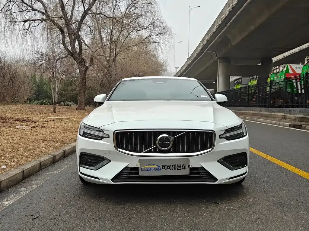 Volvo S60 2023 из CN, фото 4