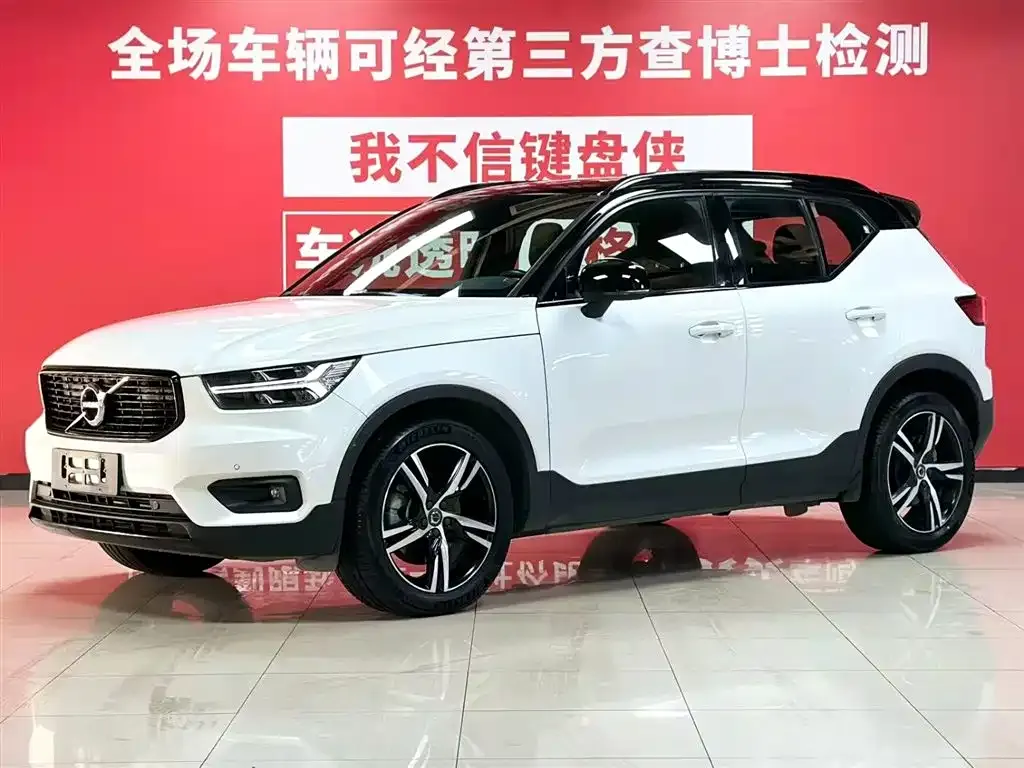 Volvo XC40 — фото 1