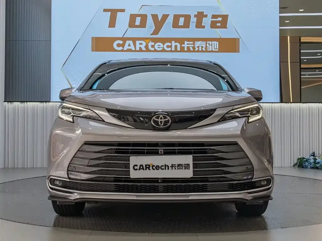 Toyota Sienna — фото 10