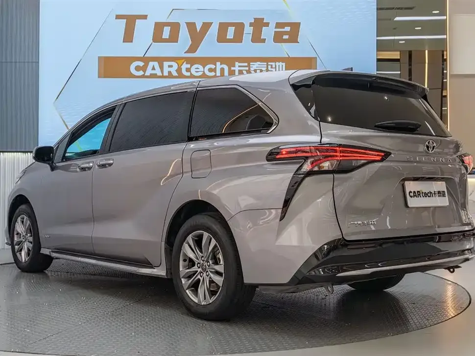 Toyota Sienna — фото 6