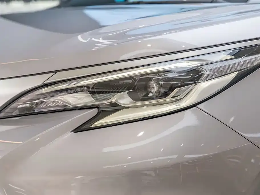 Toyota Sienna — фото 2
