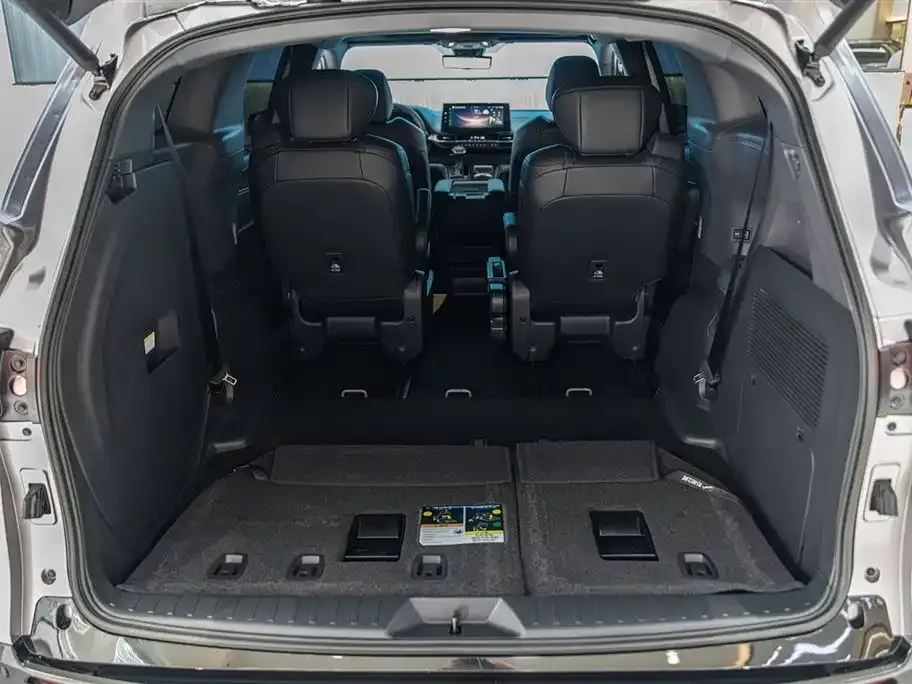 Toyota Sienna — фото 4