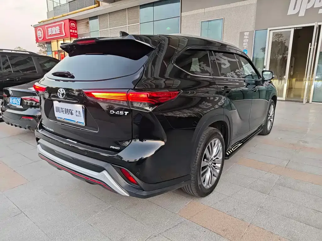 Toyota Highlander — фото 9