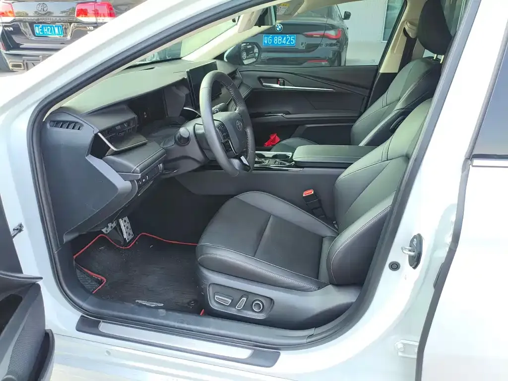 Toyota Camry 2025 из CN, фото 4
