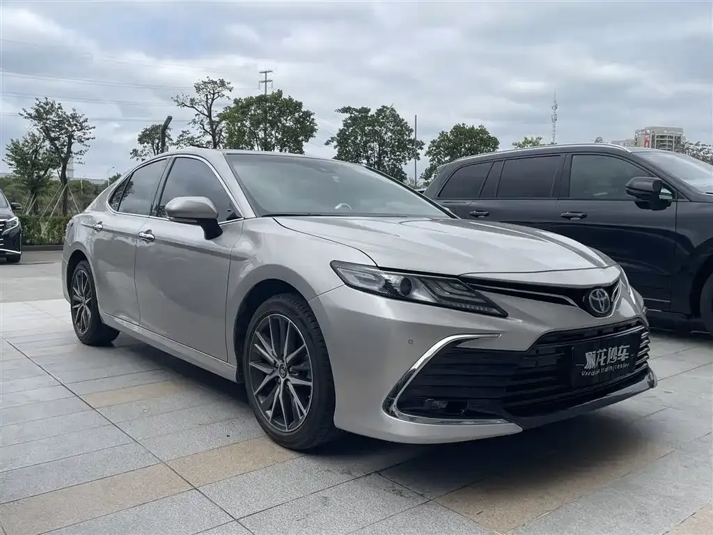 Toyota Camry — фото 6