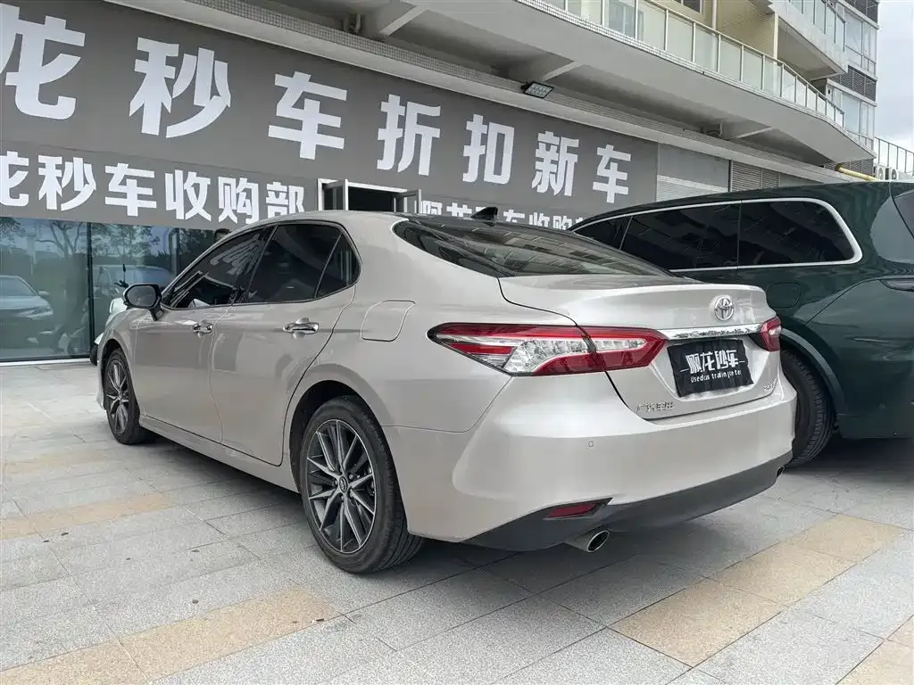 Toyota Camry — фото 8