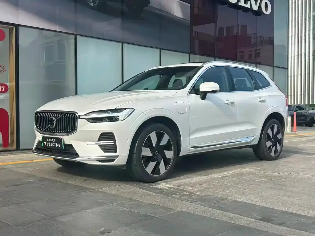 Volvo XC60 PHEV — фото 1