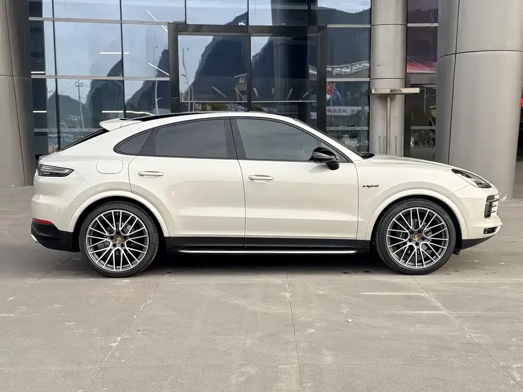 Porsche Cayenne Hybrid — фото 9
