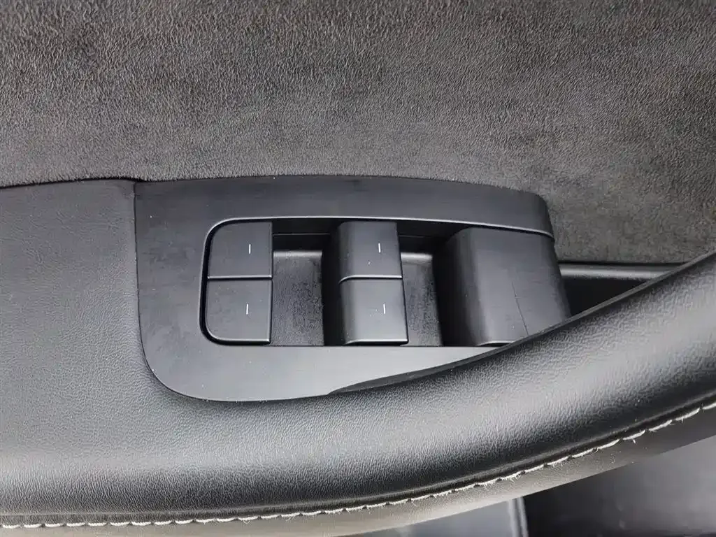 Tesla Model 3 — фото 10