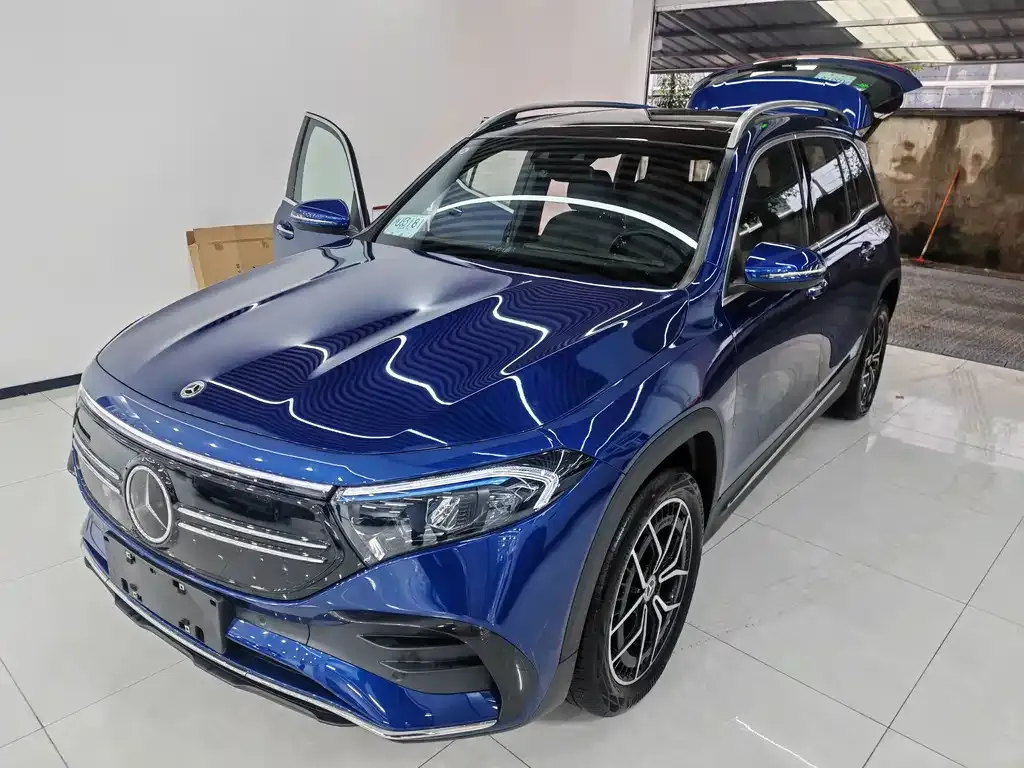 Mercedes-Benz EQB — фото 1