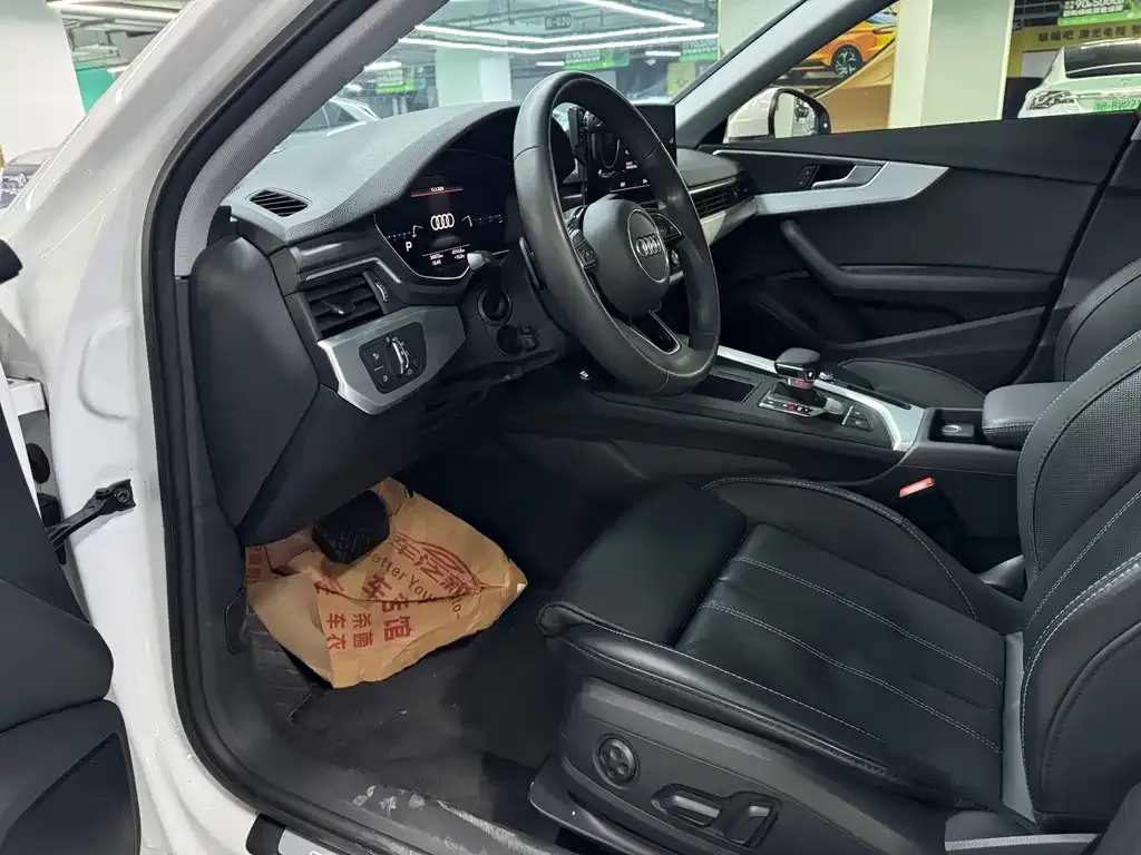 Audi A4L 2023 из CN, фото 9