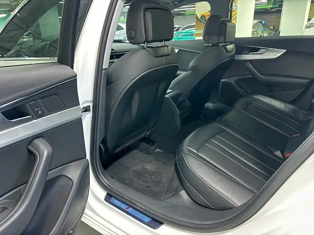 Audi A4L 2023 из CN, фото 7