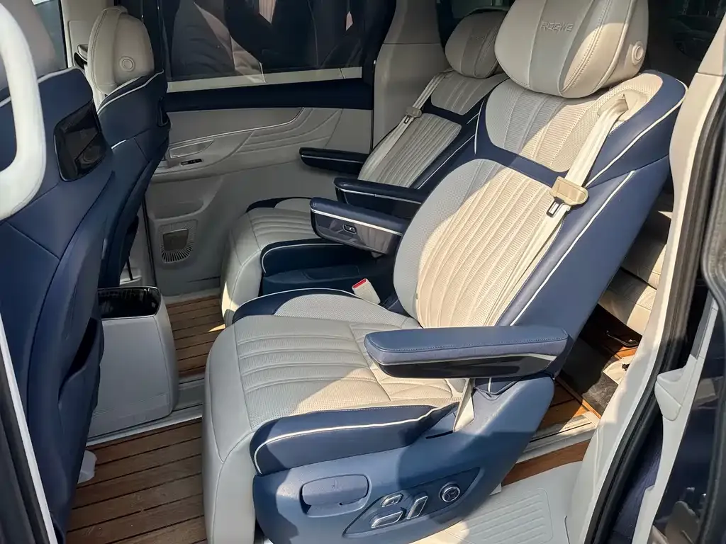 Roewe iMAX8 — фото 9