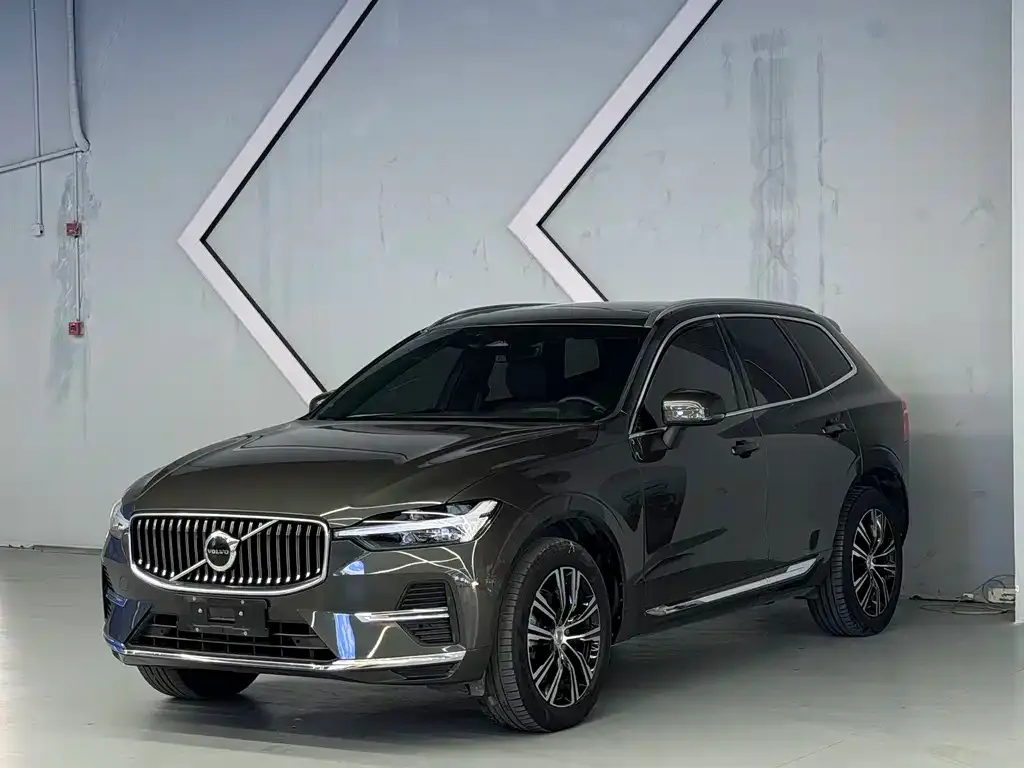 Volvo XC60 — фото 1