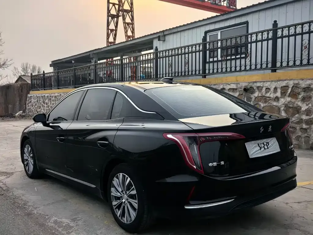 Hongqi E-QM5 — фото 4