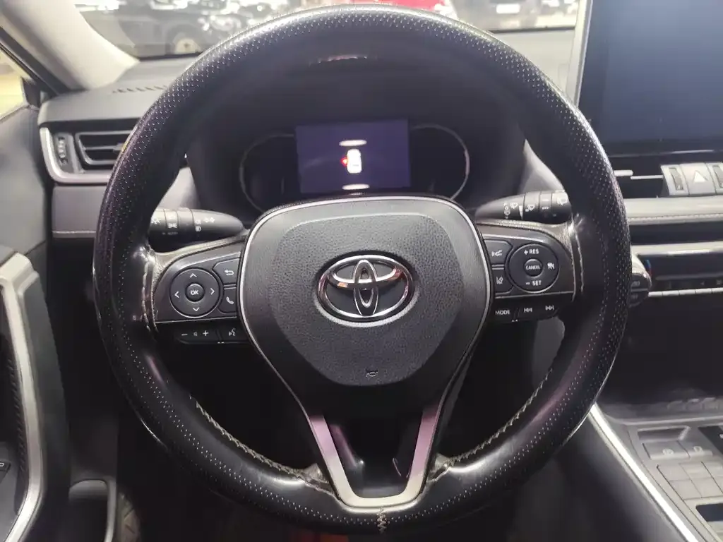 Toyota RAV4 — фото 7