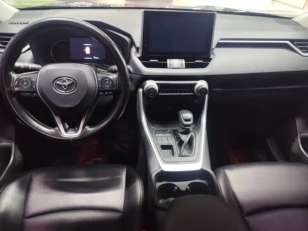 Toyota RAV4 — фото 3