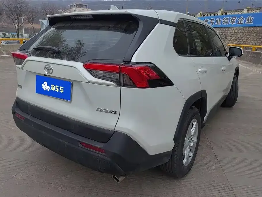 Toyota RAV4 2025 из CN, фото 3