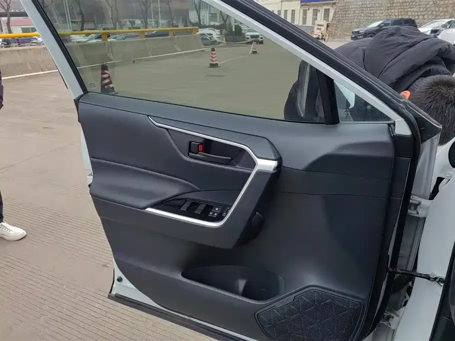 Toyota RAV4 2025 из CN, фото 8