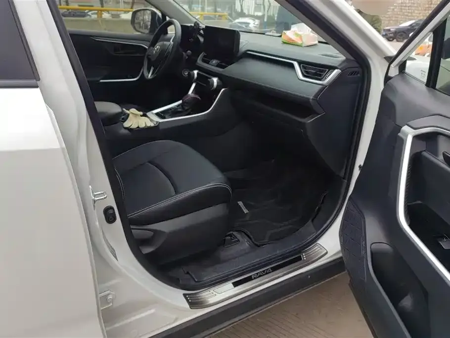 Toyota RAV4 2025 из CN, фото 2