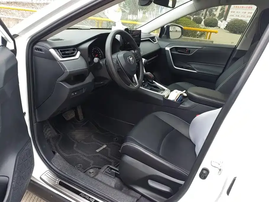 Toyota RAV4 2025 из CN, фото 5