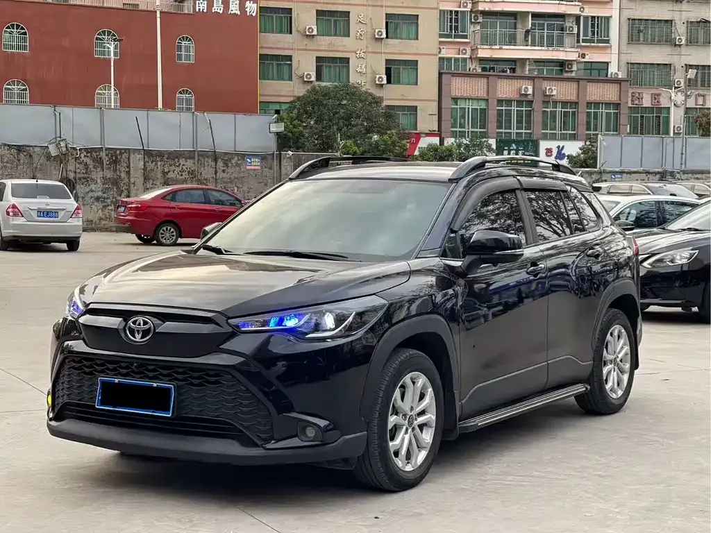Toyota Corolla Cross — фото 1