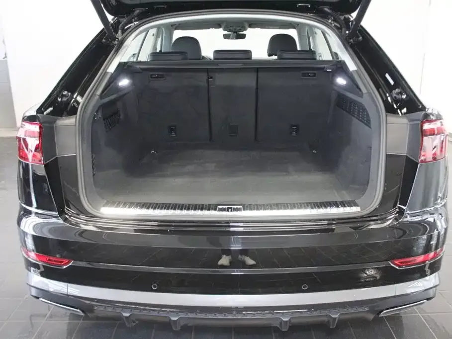 Audi Q8 2025 из CN, фото 8