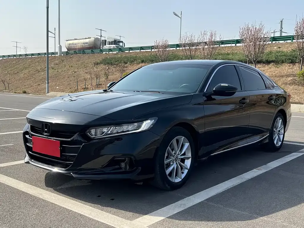 Honda Accord — фото 1
