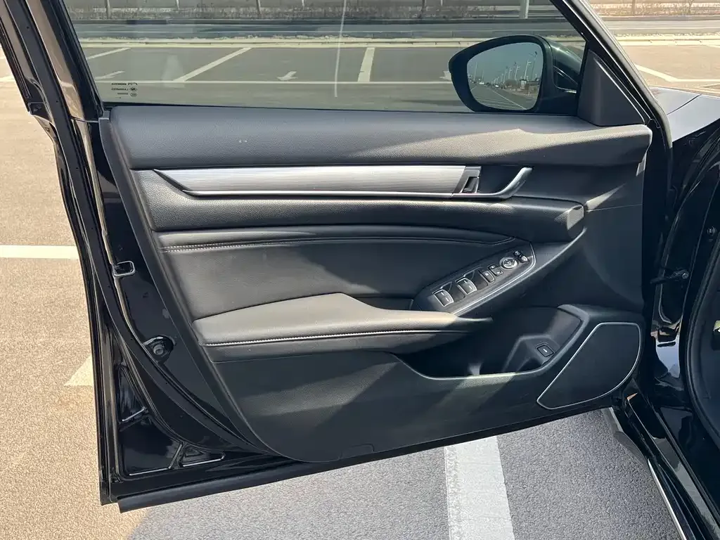 Honda Accord — фото 10
