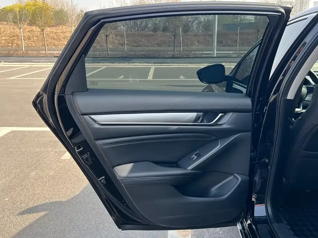 Honda Accord — фото 9
