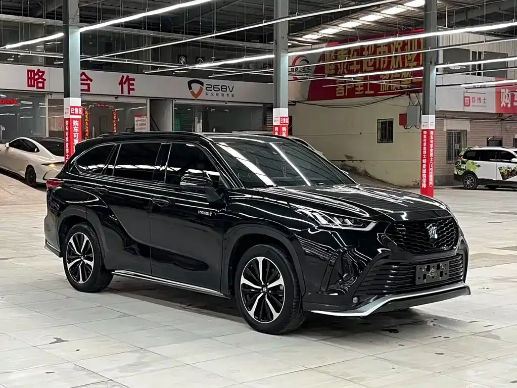 Toyota Crown Kluger 2022 из CN, фото 10