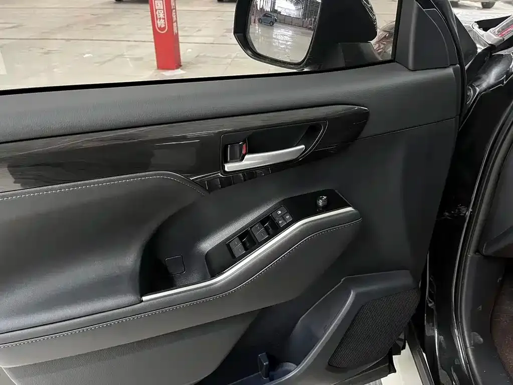 Toyota Crown Kluger 2022 из CN, фото 3