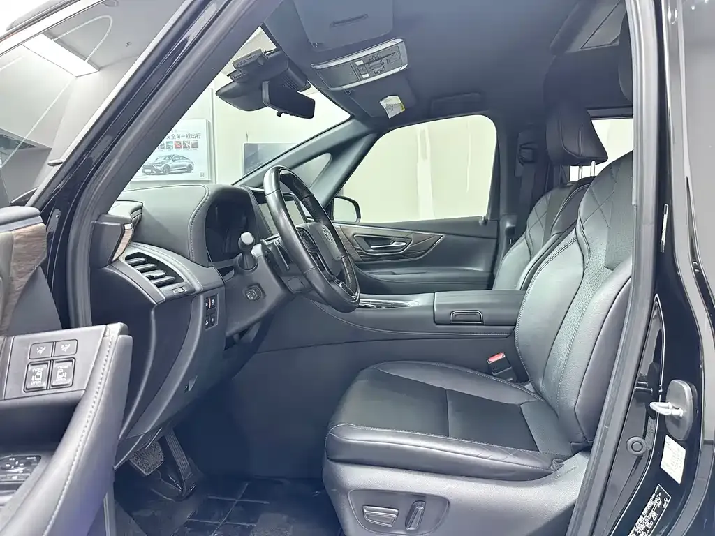 Toyota Alphard — фото 6