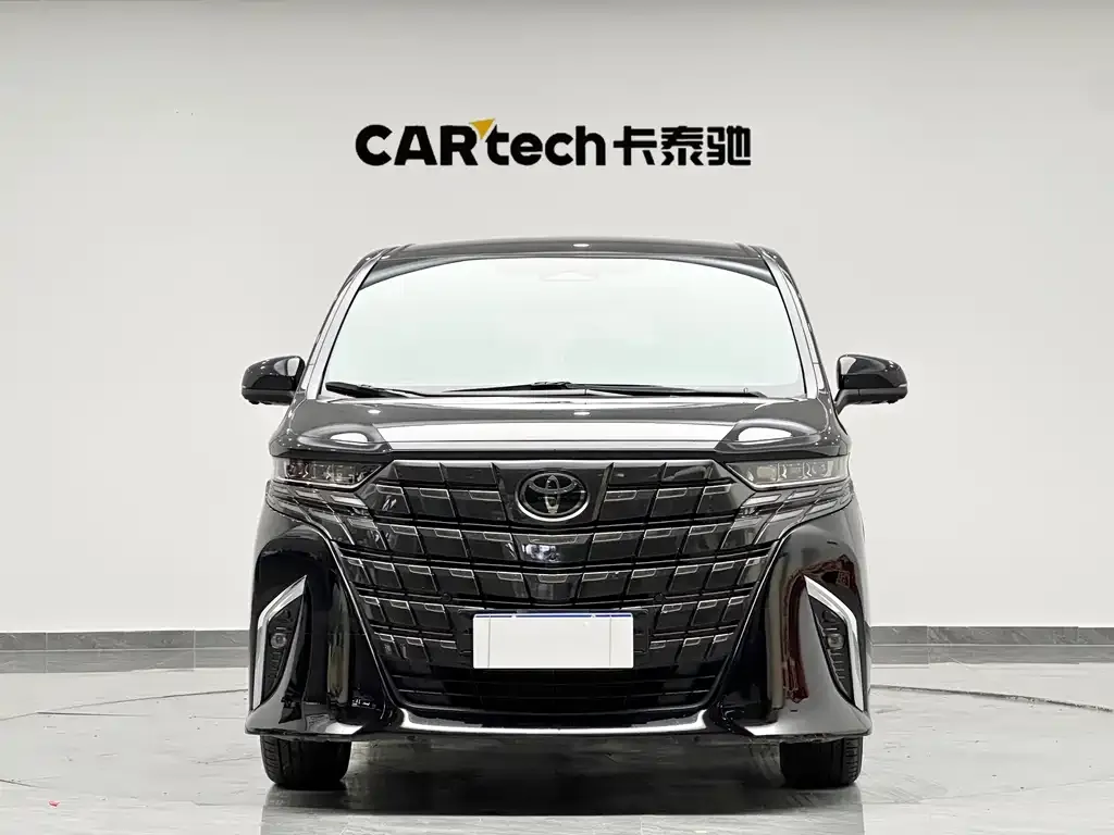 Toyota Alphard — фото 9