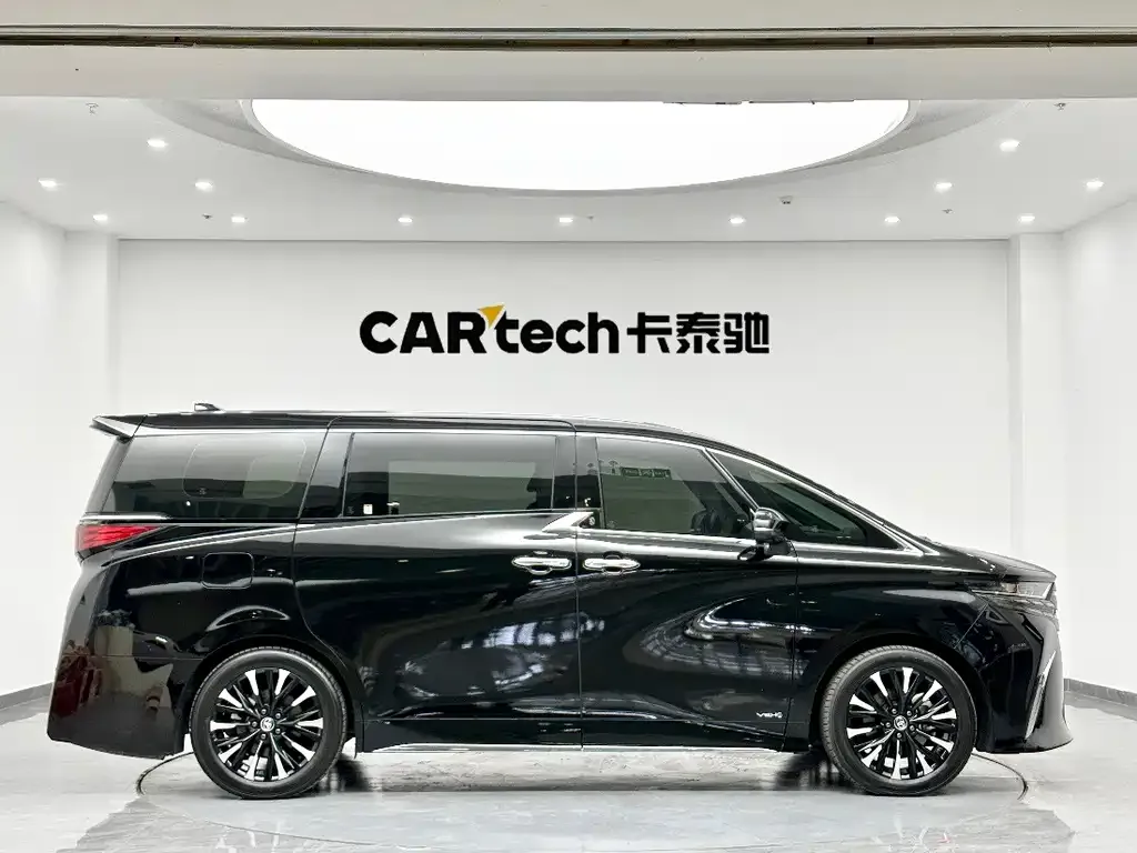 Toyota Alphard — фото 5