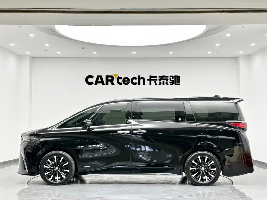 Toyota Alphard — фото 4