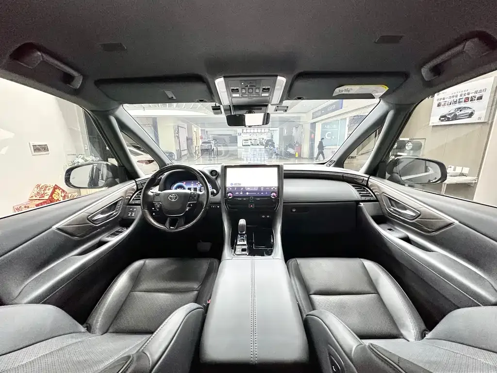 Toyota Alphard — фото 10