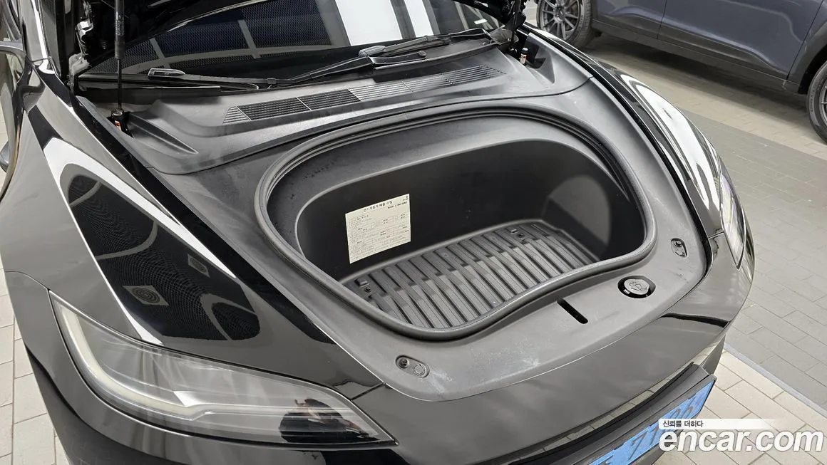 Tesla Model 3 — фото 10