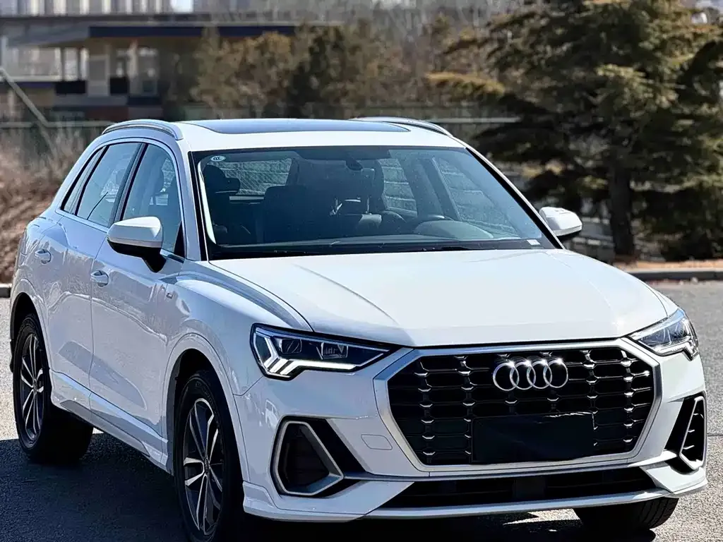 Audi Q3 — фото 1
