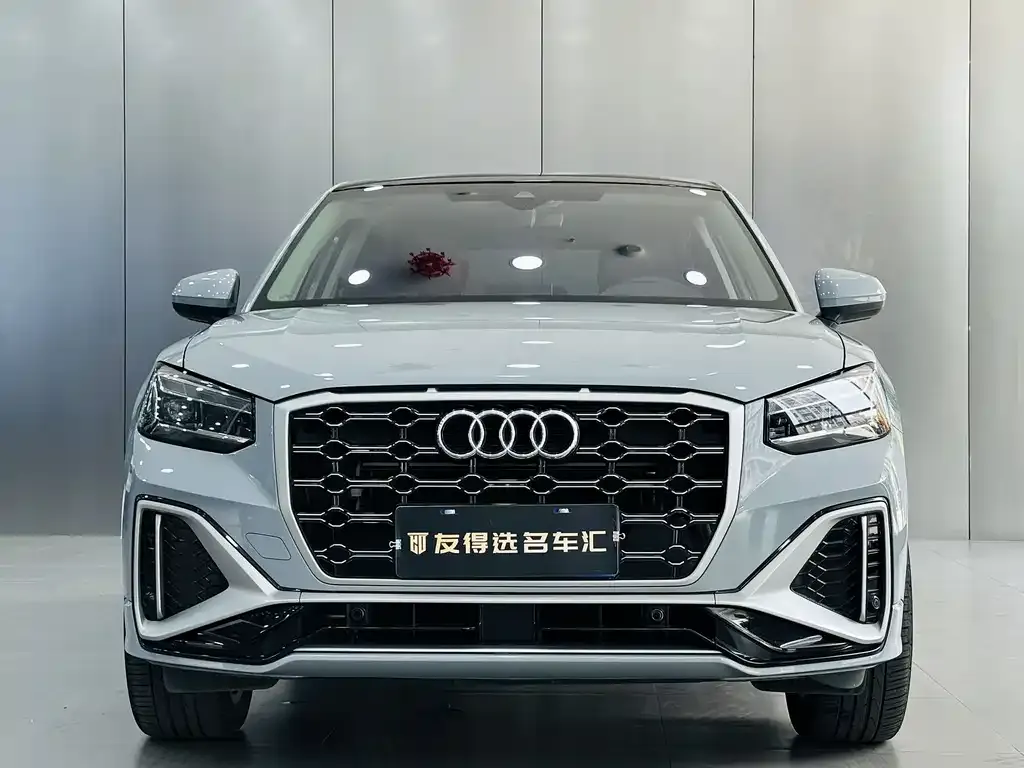 Audi Q2L — фото 5
