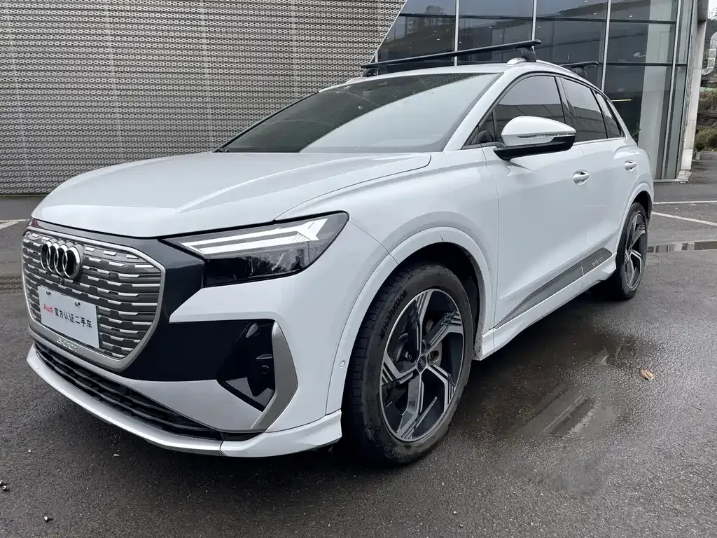 Audi Q4 e-tron — фото 1