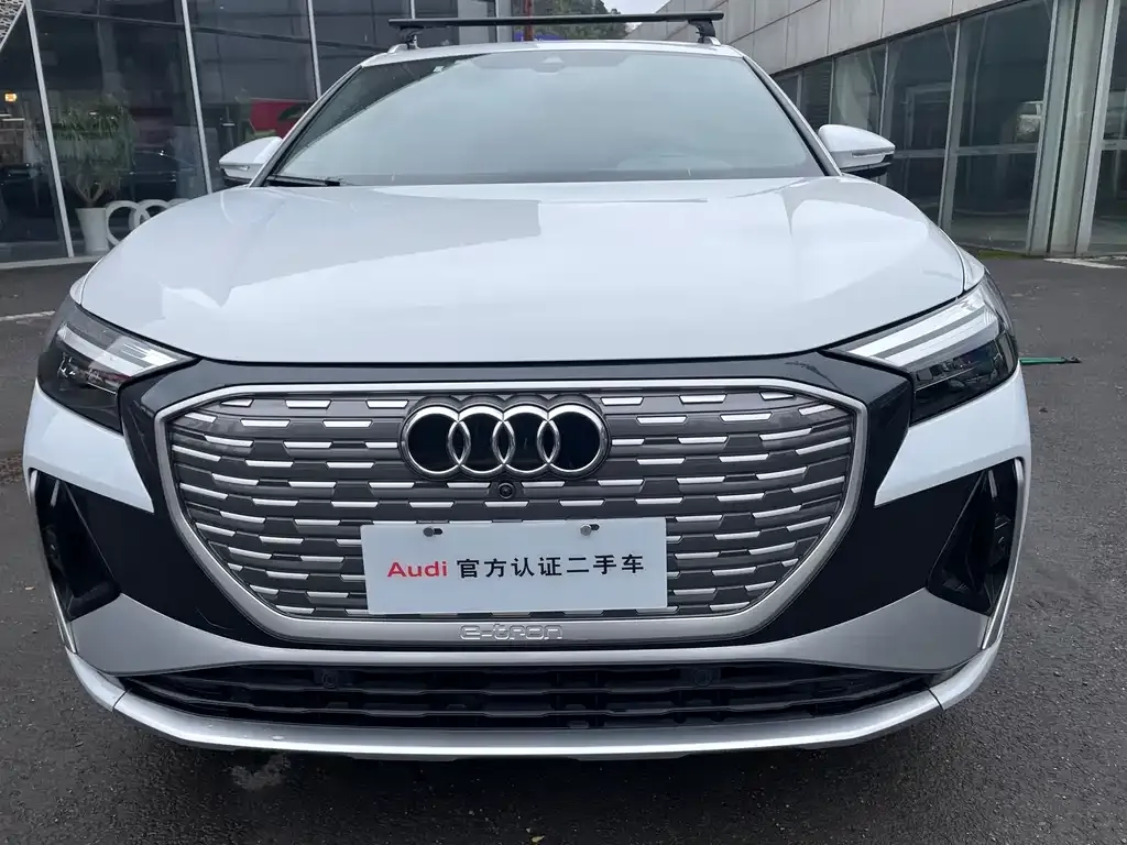 Audi Q4 e-tron — фото 9