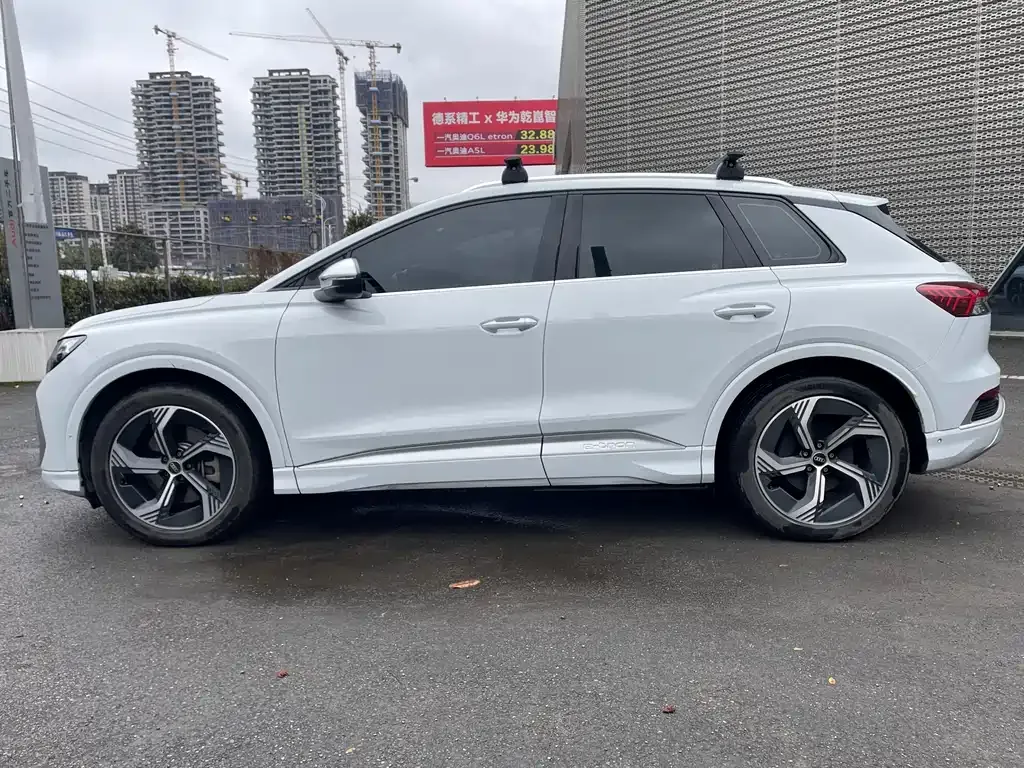 Audi Q4 e-tron — фото 8