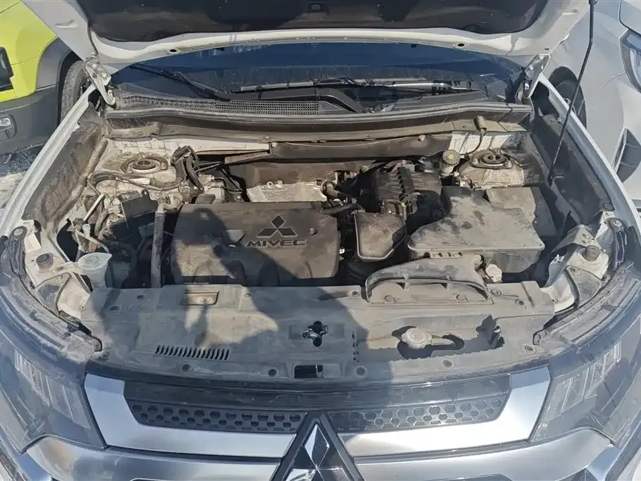 Mitsubishi Outlander — фото 10